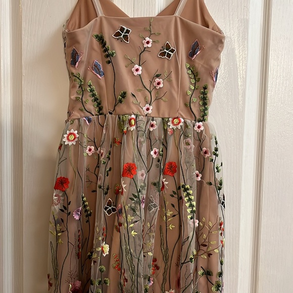 Hand made lace dress - Picture 2 of 6